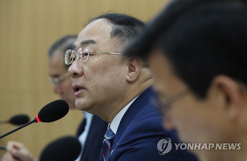 홍남기 "2022년까지 5대 소비재 수출 350억달러 달성 목표"