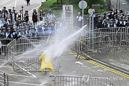 중국, 미국의 홍콩 관련법 추진에 "주권 지킬 것" 발끈