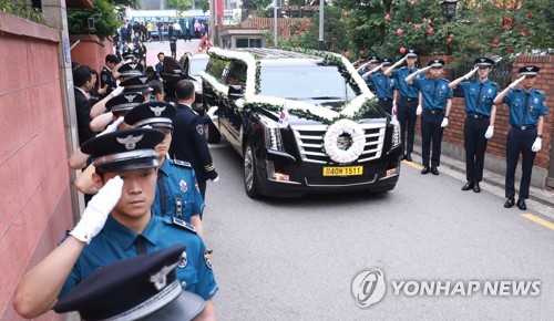 눈물과 다짐 넘쳐난 이희호 여사 장례…"못 이룬 꿈 우리가"