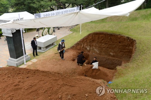 故이희호 여사 사회장 엄수…시민 2천여명 배웅속 DJ곁에 잠들다