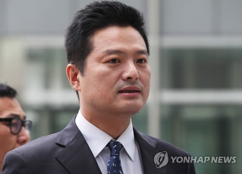 김태우 측 "옥에 티만 골라 기소"…첫 재판서 혐의 전면부인