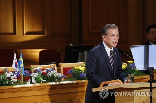 文대통령 "완전한 비핵화後 재래식 군축노력…남북대화 안늦길"