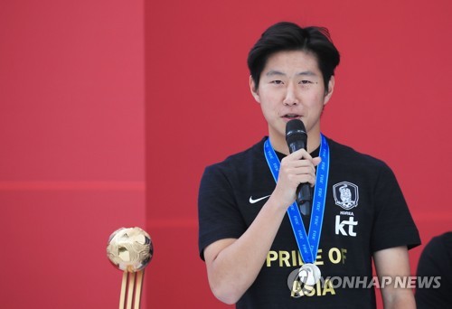 U-20 월드컵 태극전사들의 유쾌한 환영식…'즉석 헹가래'