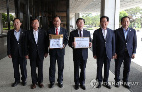 한국당, 정의용 직권남용 혐의로 검찰에 고발