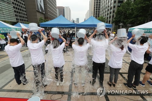 루게릭병 환자들 "65세 넘으면 돌봄서비스 대폭 줄어 힘들다"