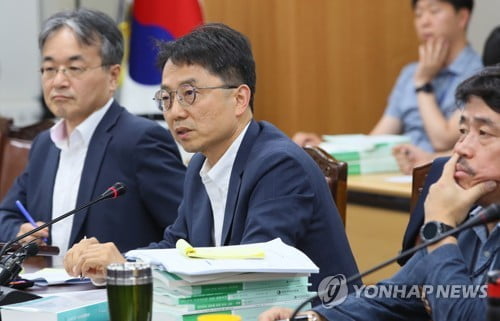 내년 최저임금 심의, 첫회의부터 진통…'월 환산액 병기' 충돌