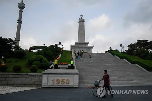 시진핑 "북중 우의 대대로 전승해 지역 평화 함께 지키자"