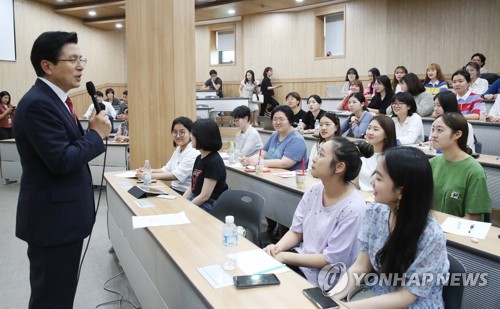 민주당 "黃, 아들 취업비리 의혹 공개비호…거짓말로 두번 못질"