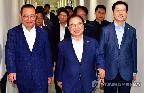 동남권 신공항, 3년만에 원점?…총선 앞두고 총리실서 재검토