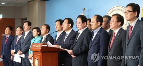 한국당 TK 의원들 "동남권 신공항 재검토, 선거 위한 적폐 시도"