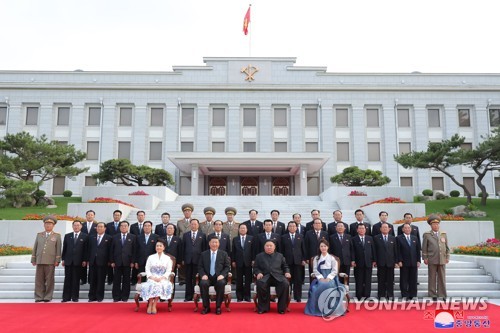 北김여정, 시진핑과 정치국원 촬영서 빠져…후보위원 탈락 주목