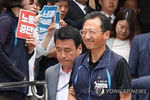 민주노총 "위원장 구속은 촛불정부 포기"…청와대 앞 집회