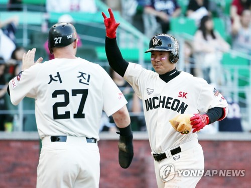 1위 SK, 2위 두산에 스윕승…독주 체제 발동