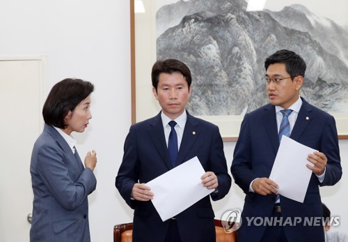 민주당 "새협상 없다", 한국당 "재협상하자"…'반쪽' 국회정상화(종합)