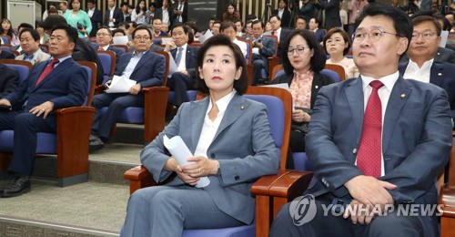 2시간만에 합의 뒤집은 한국당…의총 "협상서 얻은게 뭐냐" 성토