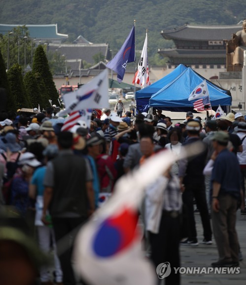 '대한애국당 천막' 철거 후 더 커져…혹 떼려다 붙인 서울시(종합2보)