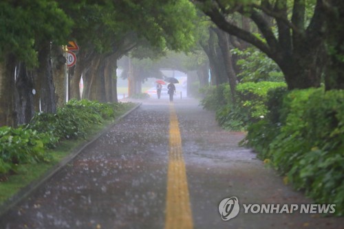 주말 제주에 최고 300㎜ 이상 '장마 폭우'에 강풍