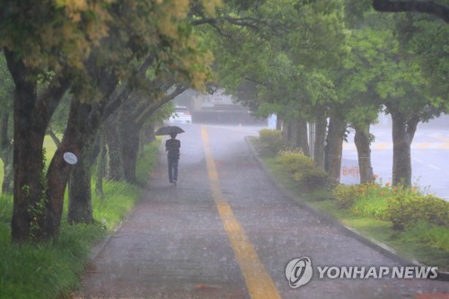 경남 12개 지역에 호우주의보 발효…내일 새벽까지 최고 150㎜