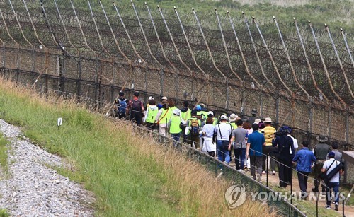 고성 DMZ 평화의 길 '인기'…개방 두 달만에 5천명 넘어