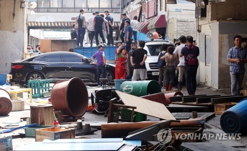 구 노량진수산시장 명도집행 또 충돌…상인 2명 부상(종합)