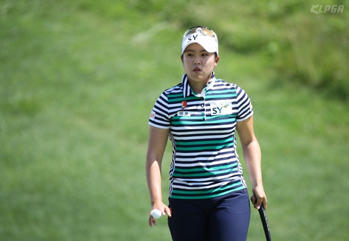 김윤교, KLPGA 맥콜·용평리조트오픈 첫날 선두…최혜진 4위