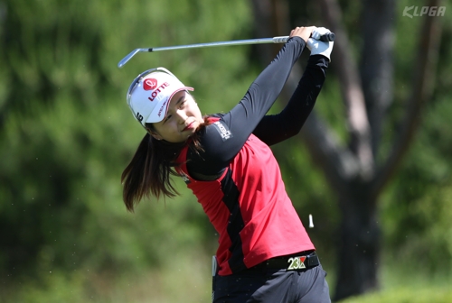 김윤교, KLPGA 맥콜·용평리조트오픈 첫날 선두…최혜진 4위