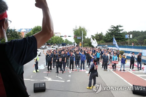 화물연대 포항지부 파업…"운송료 인상, 최저입찰제 폐지" 요구