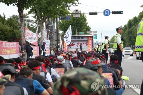 화물연대 포항지부 파업…"운송료 인상, 최저입찰제 폐지" 요구