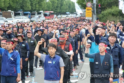 화물연대 포항지부 파업…"운송료 인상, 최저입찰제 폐지" 요구