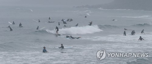 장마 이어진 차분한 주말…관광지 인적 뜸하고 한산