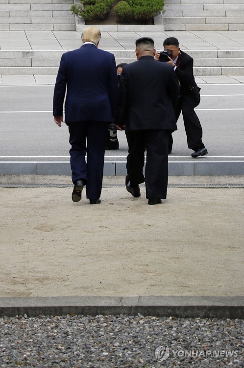 각본없는 '90분'의 판문점 드라마…남북미 '세계사' 새로 쓰다