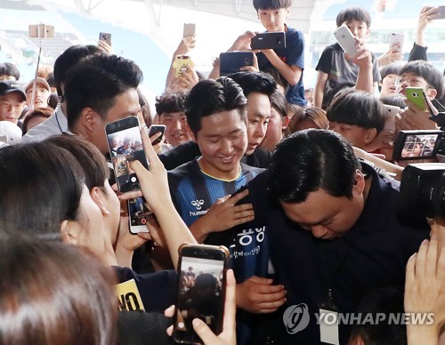 이강인 방문에 인천 홈구장 '들썩'…"스페인서도 응원할게요"