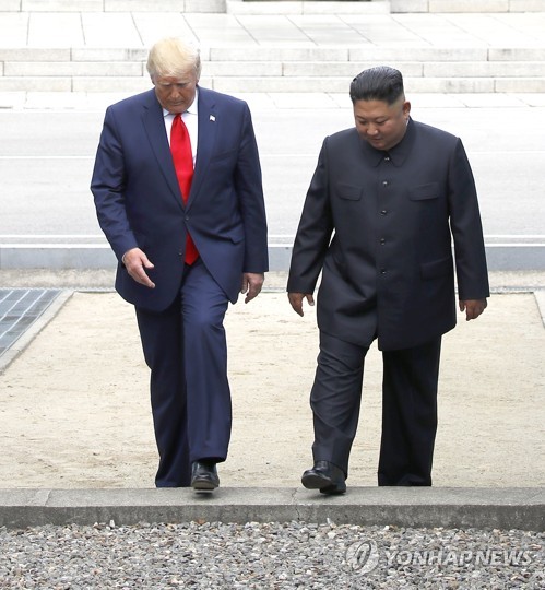 트럼프 "김위원장과 멋진 만남 후 한국 떠난다…대단한 영광"