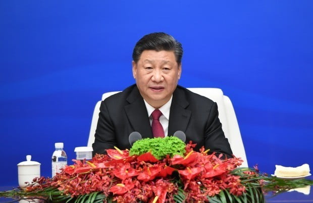 시진핑(習近平) 중국 국가주석은 방북을 하루 앞둔 19일 북한 노동당 기관지 노동신문에 기고해 한반도 문제와 관련한 대화와 협상에서 진전을 이루도록 기여하겠다는 입장을 밝혔다.(사진=연합뉴스)