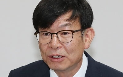 광주 기아차 방문한 김상조 "부품업체 어려움 없어야"