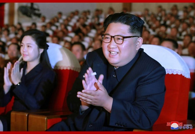 [종합]북한 김정은 군예술선전공연 관람…'숙청설' 김영철 모습 드러내