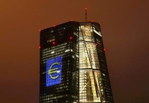 ECB '제로 금리' 동결…"내년 상반기까지 유지"