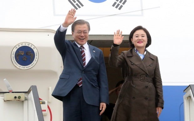 북유럽 순방 중인 문재인 대통령(왼쪽)과 김정숙 여사.(사진=연합뉴스)
