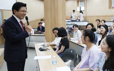 황교안 '아들 스펙' 발언 논란…"청년 상처에 소금" vs "겸손한 것도 죄인가"