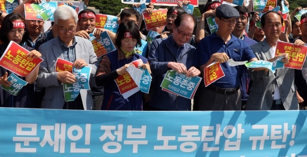 김명환 민주노총 위원장 검찰 송치…국회 앞 '불법행위' 혐의