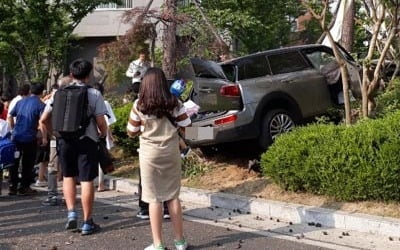 아파트 돌진 BMW미니 사고기록 분석 난항…독일 본사로 보내