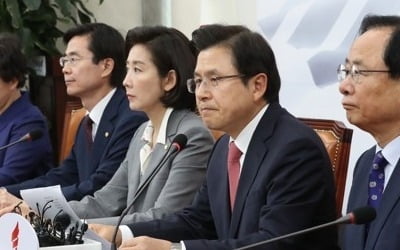 한국당 "靑, 제1야당 빼고 4당회담 꼼수"…대여강공 계속