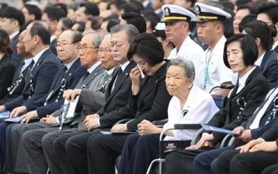 김원봉 놓고…"이념 갈라치기 말라" vs "대한민국 정체성 파괴"