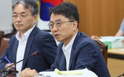 내년 최저임금 심의, 첫회의부터 진통…'월 환산액 병기' 충돌