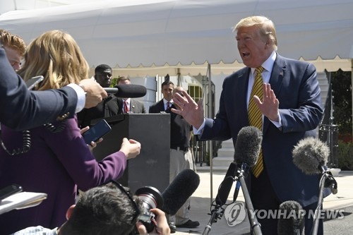 트럼프 "24일 對이란 추가제재…군사행동 여전히 테이블 위에"