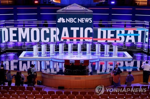 美 민주 대선경선 개막…첫 TV토론, '트럼프 대항마' 부각 총력전