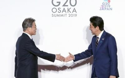 文대통령, G20 정상회의 공식환영식서 의장국 日아베와 '조우'