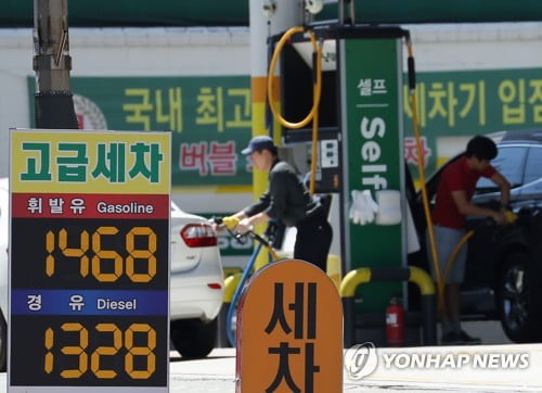 '더 오르고 덜 떨어진' 휘발유, 경유와 가격차 다시 벌어져