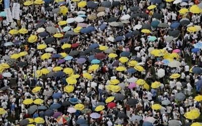 '송환법 반대' 홍콩, 주권반환 기념일 앞두고 긴장 고조