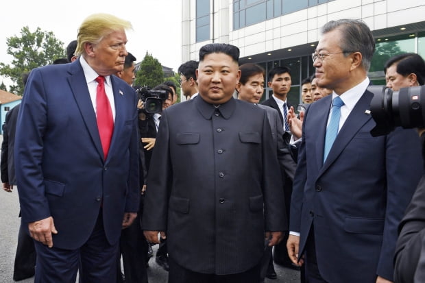 오사카 G20 정상회의 덮은 '남북미' 판문점 회담